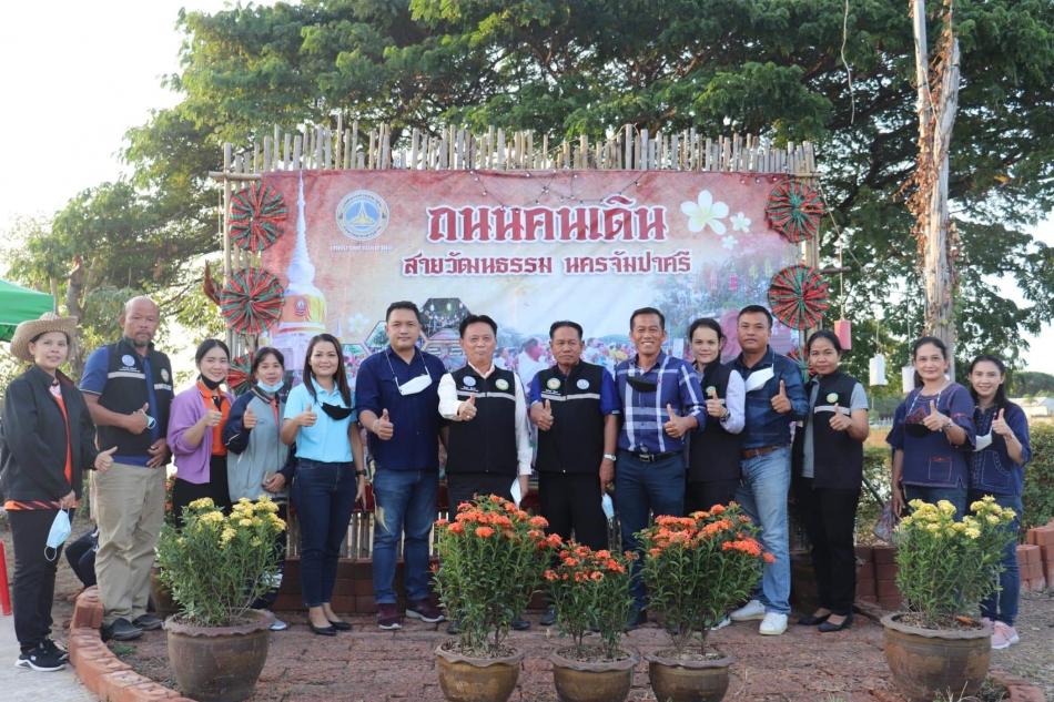 เทศบาลตำบลนาดูน เปิดตลาดถนนคนเดินวันแรก