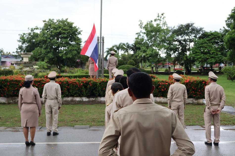 กิจกรรมเข้าแถวเคารพธงชาติ ร้องเพลงชาติ และสวดมนต์ไหว้พระ เนื่องในวันพระราชทานธงชาติไทย(Thai National  Flag Day) 