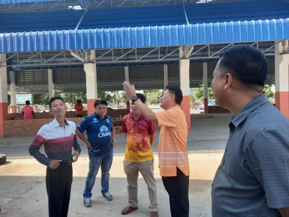  ลงพื้นที่ติดตามงานโครงการก่อสร้างแผงจำหน่ายสินค้า ที่อาคารตลาดสดนาดูน 