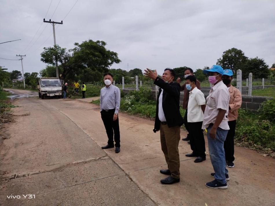 ลงพื้นที่ดูความเสียหายน้ำท่วมขังหลังจากฝนตกหนักและออกตรวจติดตามโครงการก่อสร้างหอถังสูง สถานที่ก่อสร้างบ้านหนองกลางโคกหมู่ที่ 10 (7 ภาพ)