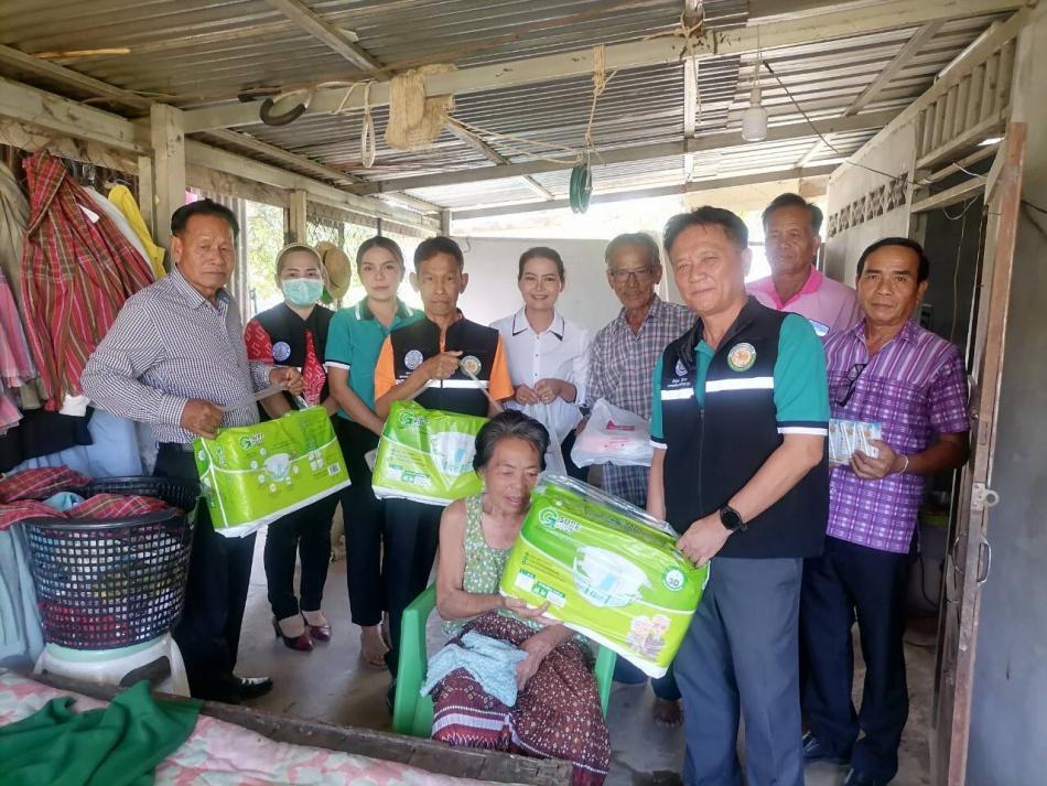 มอบวัสดุสิ่งของที่จำเป็นเพื่อการอำนวยความสะดวกแก่ผู้ป่วยติดเตียงในเขตตำบลนาดูน