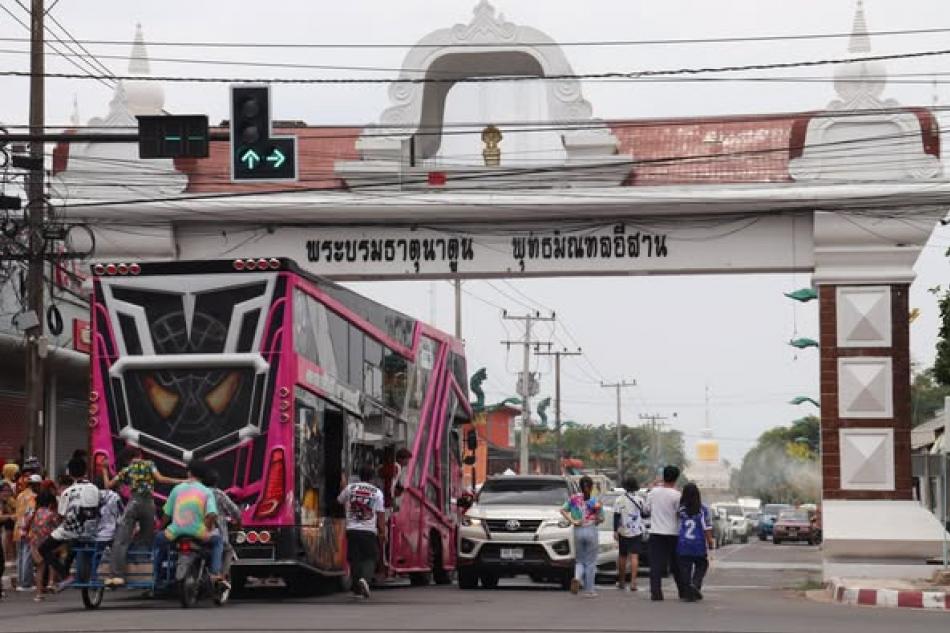 สงกรานต์ปีนี้ กลับมาเที่ยวบ้านเรา เทศบาลตำบลนาดูน