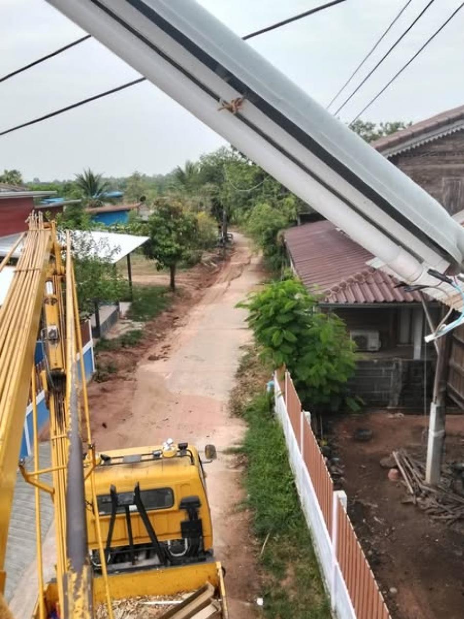 ซ่อมแซมไฟส่องสว่างตามหมู่บ้าน
