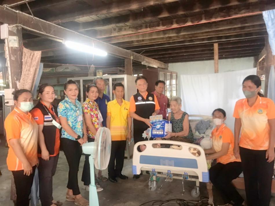 ลงเยี่ยมบ้าน มอบแพมเพิส นม และที่นอนลมป้องกันแผลกดทับแก่ผู้ป่วยติดบ้านติดเตียง เพื่อสร้างขวัญกำลังใจให้แก่ผู้ป่วยและญาติ (8 ภาพ)